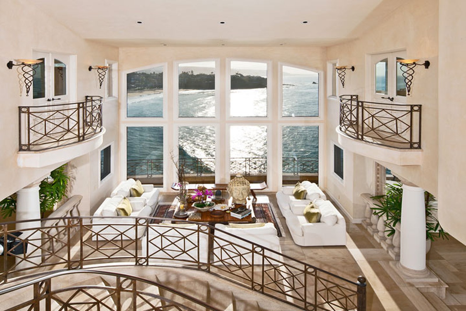 Santa Monica luxury home steps from the beach